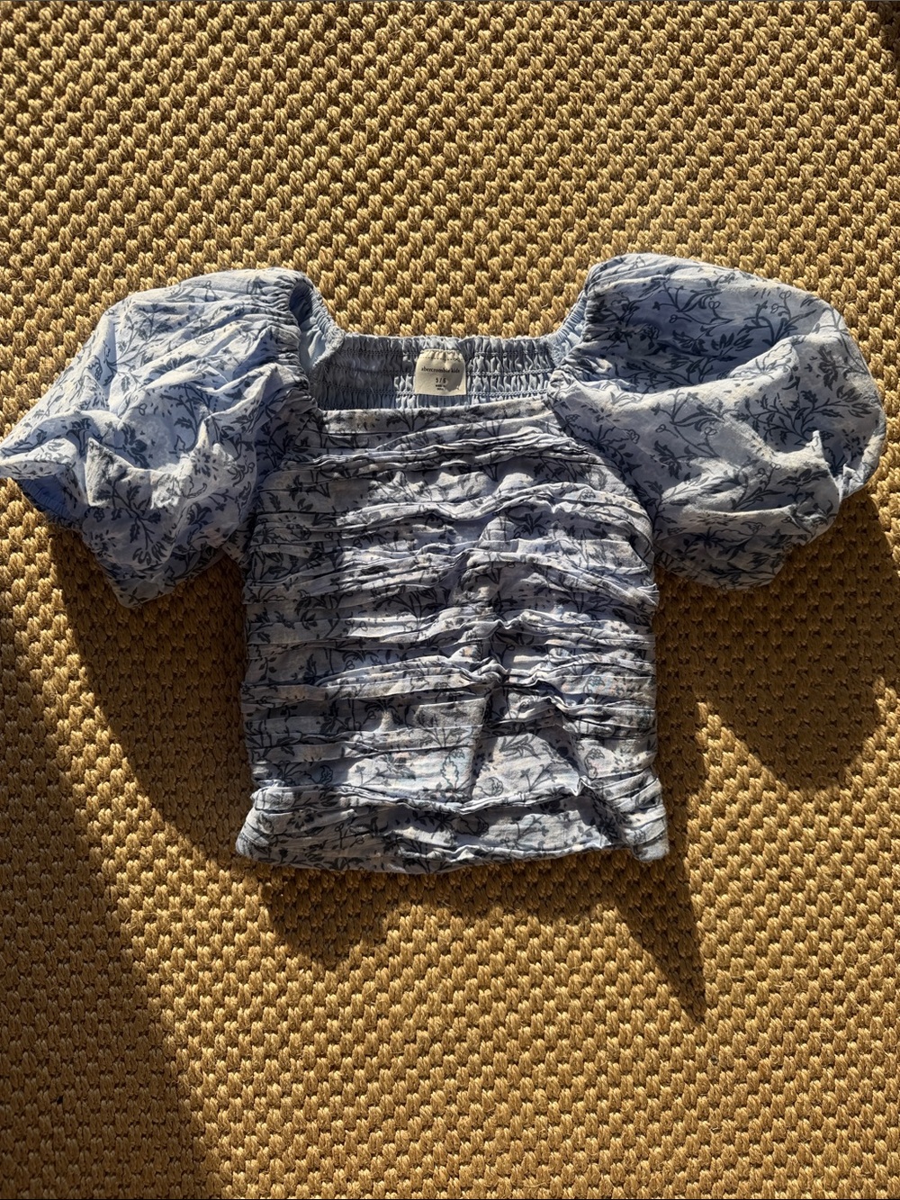 Abercrombie & Fitch Kids Light Blue Floral Puff-Sleeve Smocked Top size 5-6 year